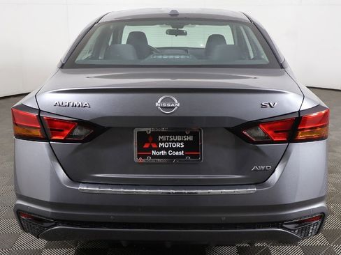 Used 2023 Nissan Altima 2.5 SV image 9