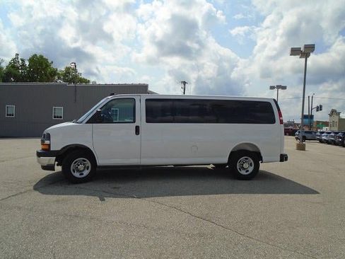 Used 2025 Chevrolet Express 3500 LT w/ LT Preferred Equipment Group RWD image 4