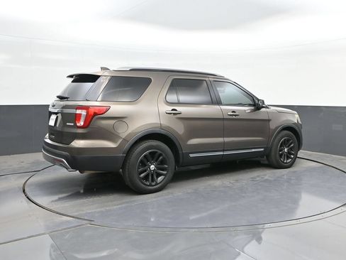 Used 2016 Ford Explorer XLT w/ Equipment Group 202A FWD image 15