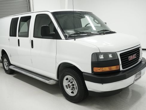 Used 2017 GMC Savana 2500 image 3