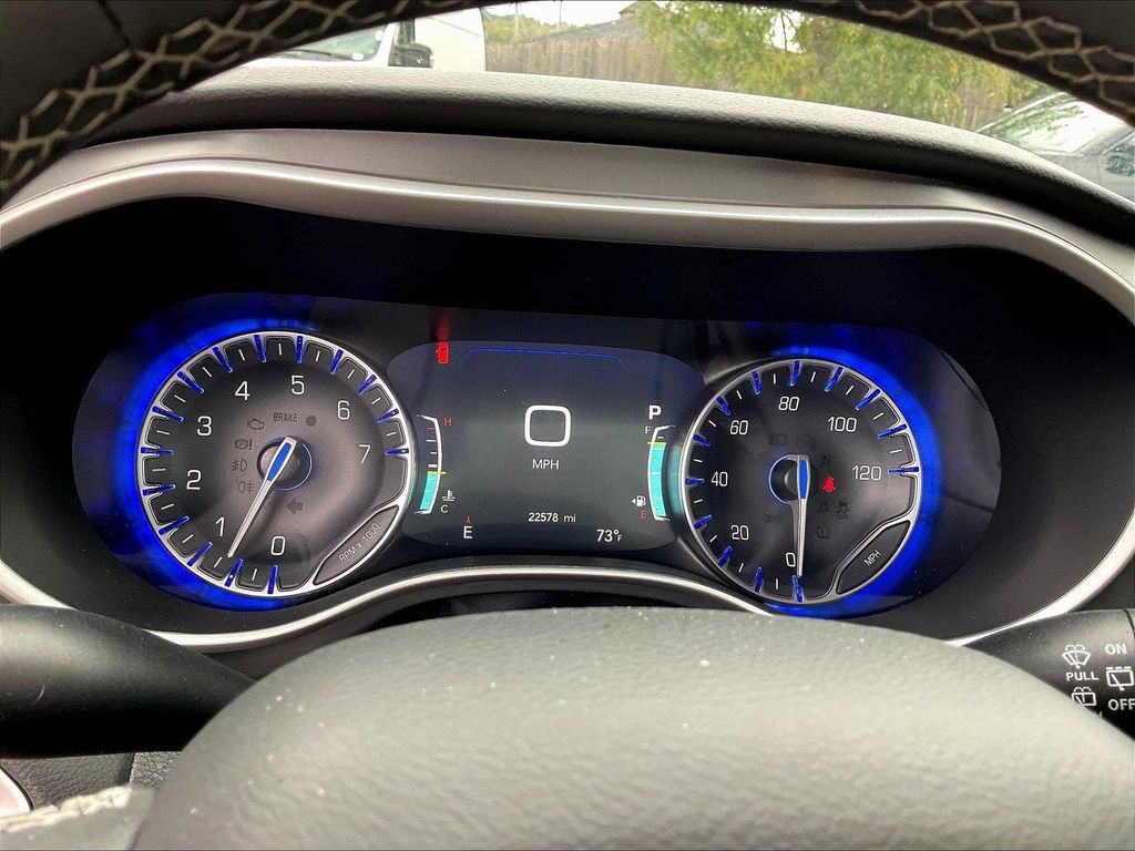 Used 2026 Chrysler Pacifica Select FWD image 5