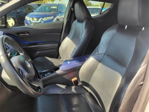 Used 2020 Toyota C-HR LE image 19