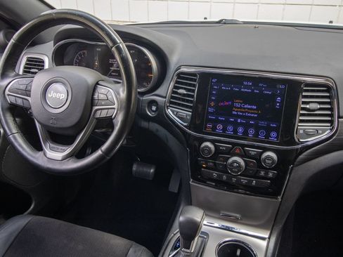 Used 2020 Jeep Grand Cherokee Altitude RWD image 23