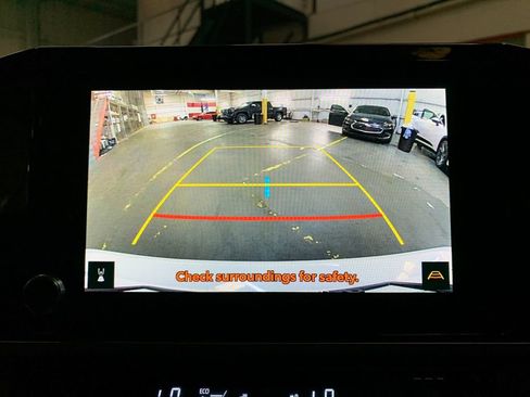 Used 2025 Toyota Camry SE w/ Convenience Package FWD image 23