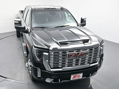 New 2026 GMC Sierra 3500 Denali w/ Denali Reserve Package image 4