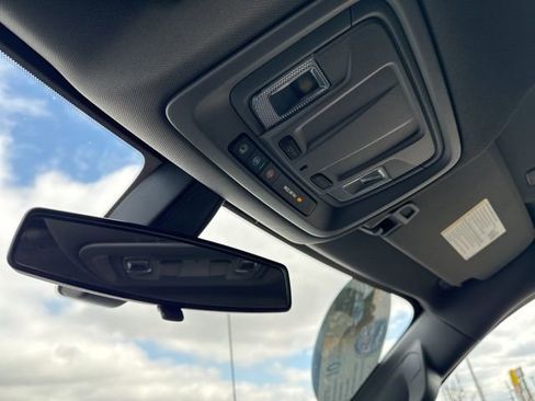 Used 2022 Chevrolet Silverado 1500 LT w/ Z71 Off-Road Package image 20