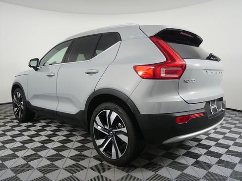 Used 2025 Volvo XC40 B5 Plus w/ Climate Package image 5
