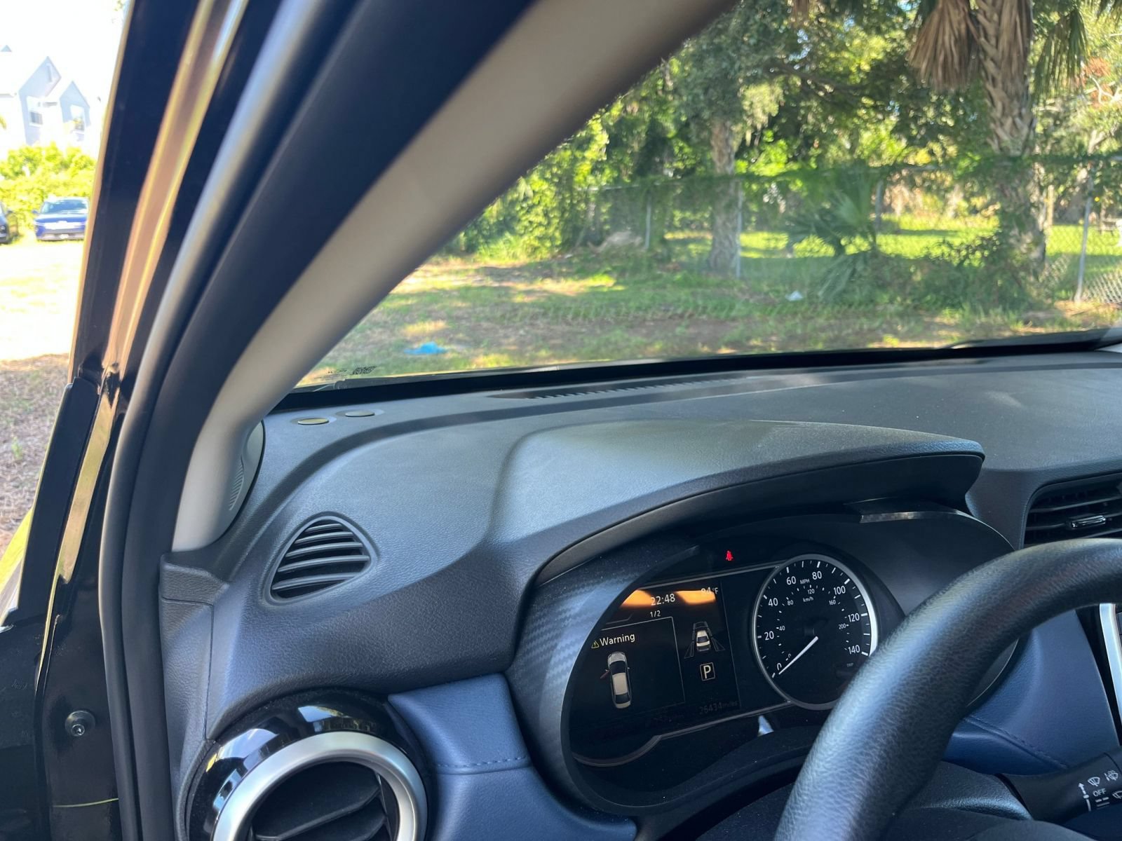 Used 2025 Nissan Versa SV FWD image 31