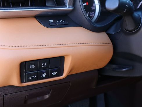 Used 2022 Toyota Highlander Platinum image 11