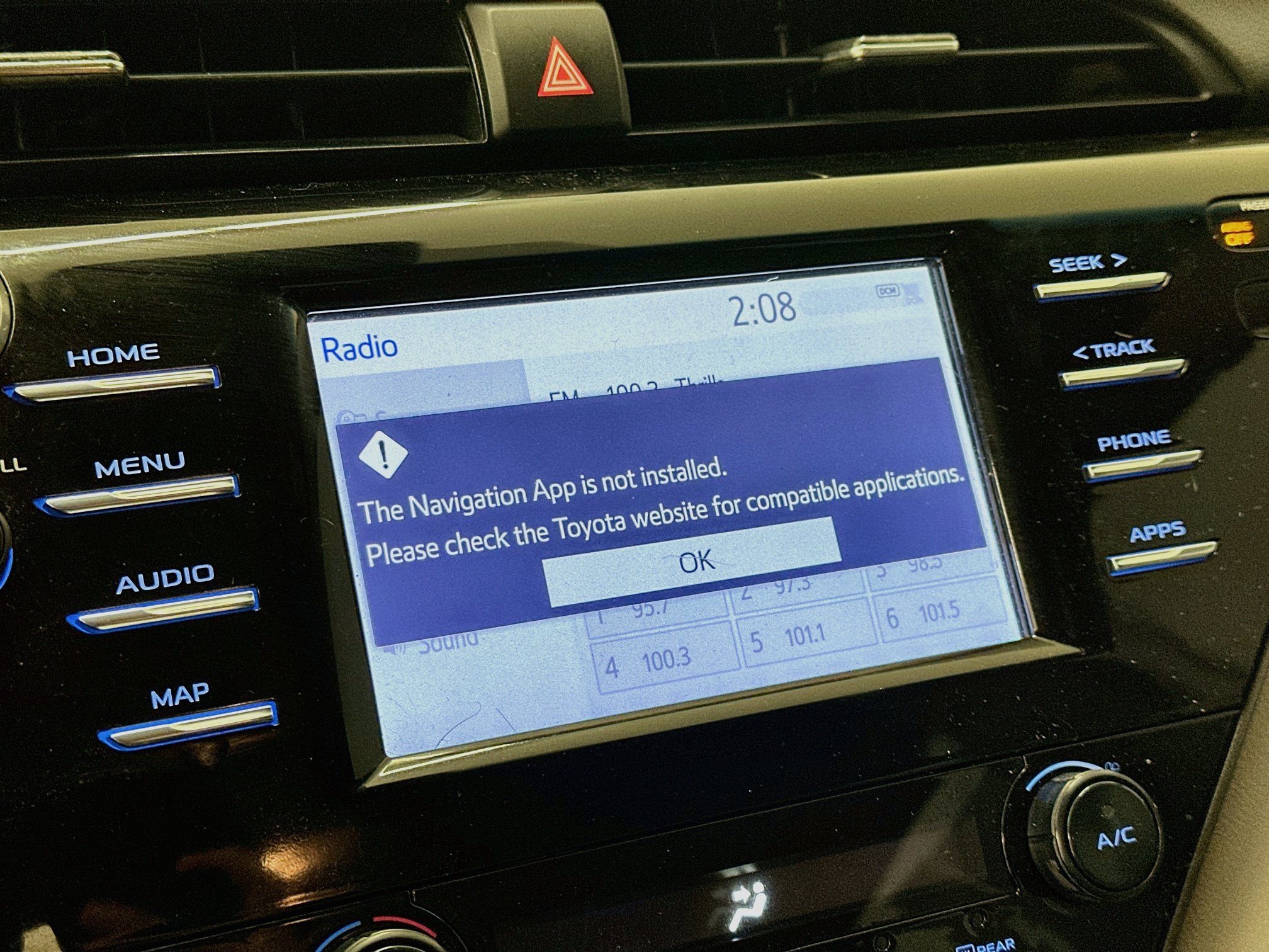 Used 2019 Toyota Camry SE w/ Carpet Mat Package FWD image 22