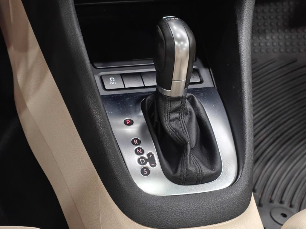 Used 2013 Volkswagen Jetta TDI FWD image 8