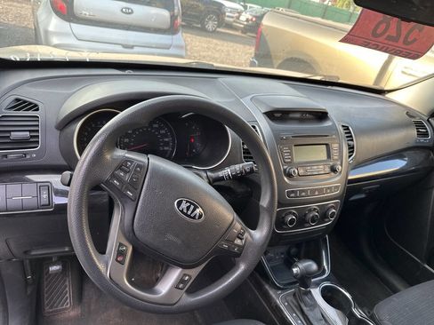 Used 2014 Kia Sorento LX image 4