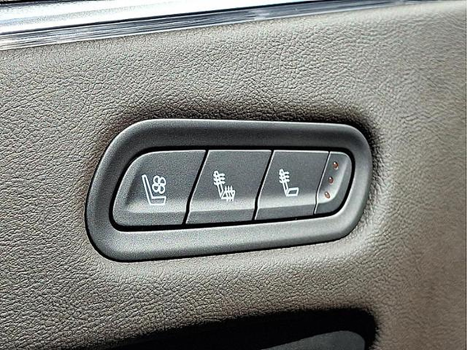Used 2023 Cadillac Escalade Premium Luxury w/ Performance Package AWD/4WD image 27