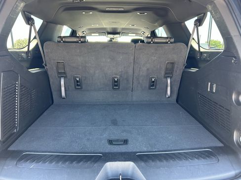 Certified 2024 Chevrolet Suburban LT RWD image 10
