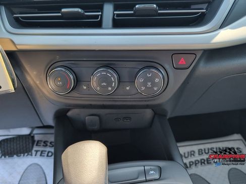 Used 2025 Chevrolet Trax RS w/ Driver Confidence Package FWD image 21