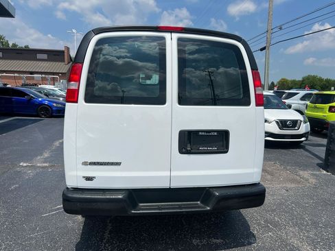 Used 2019 Chevrolet Express 2500 RWD image 4