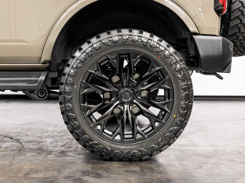 Used 2025 Ford Bronco Outer Banks AWD/4WD image 14