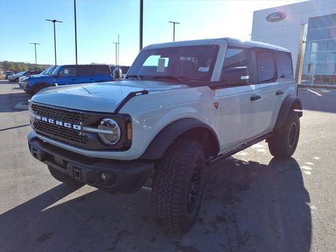 New 2025 Ford Bronco Badlands image 7