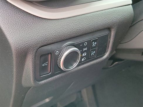 Used 2023 Ford Explorer XLT image 22