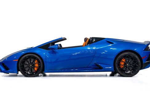 Used 2021 Lamborghini Huracan EVO RWD image 9