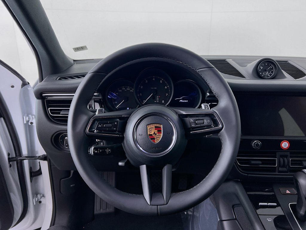 Certified 2026 Porsche Macan AWD/4WD image 12