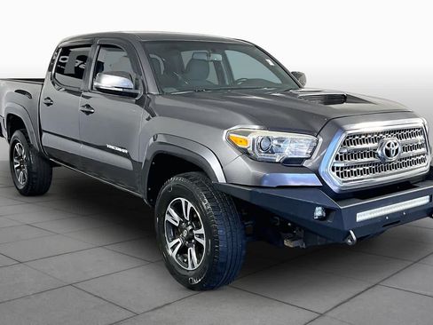 Used 2016 Toyota Tacoma TRD Sport w/ Towing Package RWD image 2