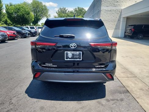 Used 2023 Toyota Highlander Limited FWD image 7