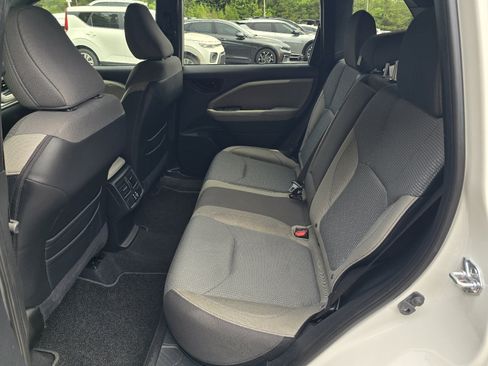 Used 2025 Subaru Forester Premium AWD/4WD image 10