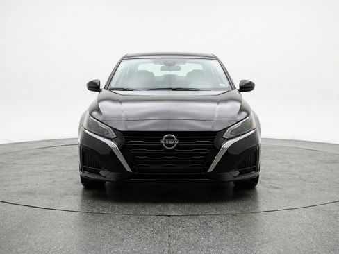 Used 2025 Nissan Altima 2.5 SV image 2