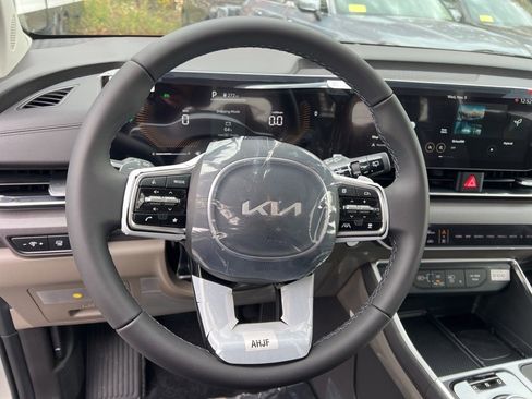 New 2026 Kia Carnival EX image 9