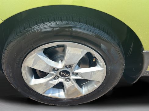 Used 2017 Kia Soul FWD image 28