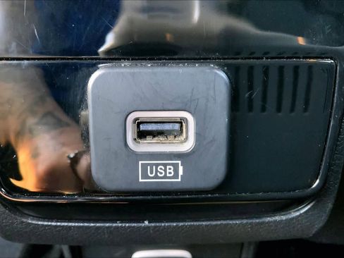 Used 2024 Jeep Compass Latitude image 32