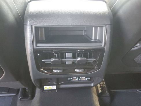 New 2025 Jeep Grand Cherokee Altitude image 14