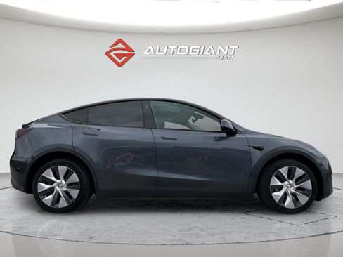 Used 2023 Tesla Model Y Long Range AWD/4WD image 9