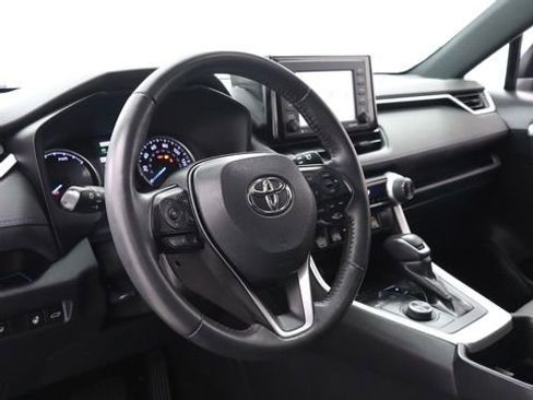 Used 2022 Toyota RAV4 SE w/ Convenience Package image 13