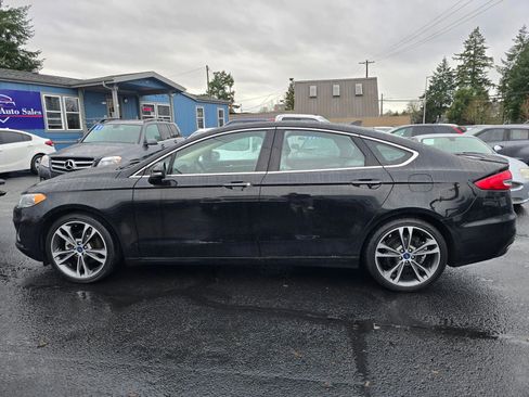 Used 2020 Ford Fusion Titanium image 2