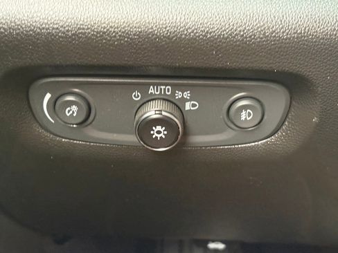 Used 2018 Chevrolet Traverse LT image 20