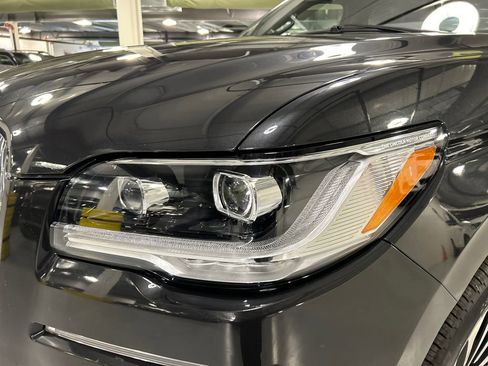 Used 2023 Lincoln Navigator Reserve AWD/4WD image 7