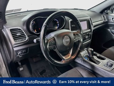 Used 2019 Jeep Grand Cherokee Laredo AWD/4WD image 12