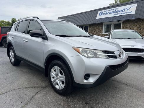 Used 2015 Toyota RAV4 LE image 1