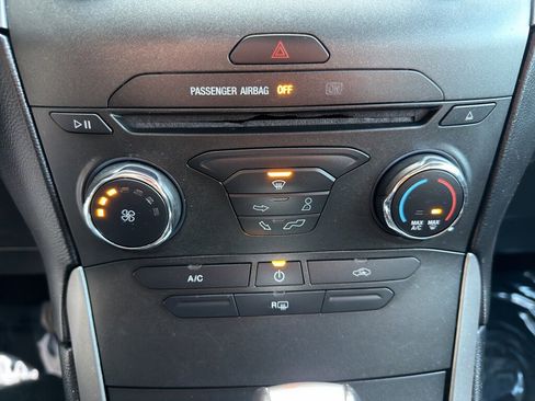 Used 2017 Ford Edge SE image 27