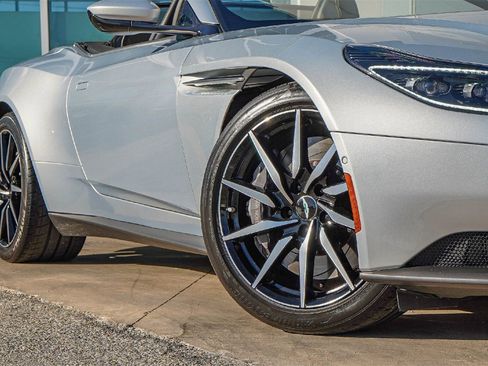 Used 2020 Aston Martin DB11 Volante image 4