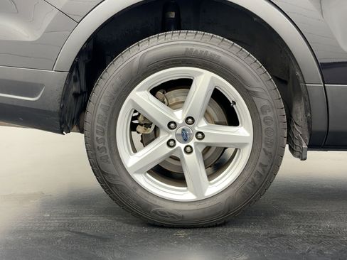 Used 2019 Ford Explorer XLT w/ Equipment Group 202A image 28