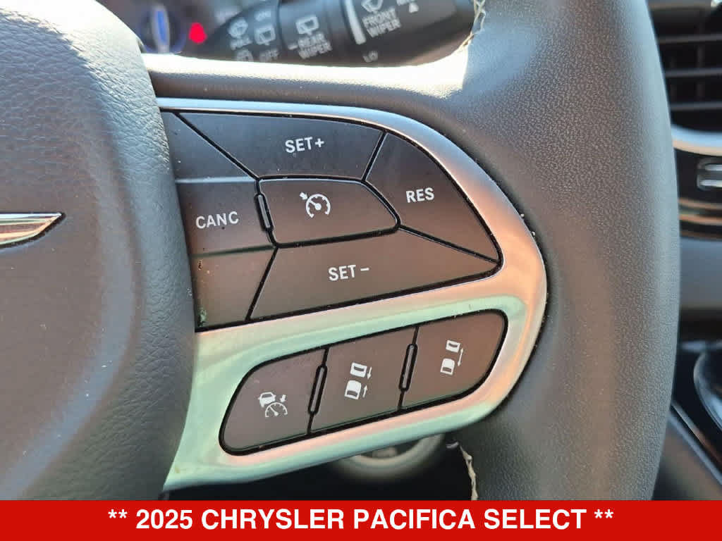 Used 2025 Chrysler Pacifica Select FWD image 21