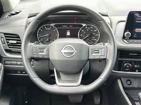 Certified 2025 Nissan Rogue SV image 27