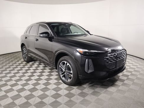 Used 2025 Audi Q5 Premium w/ Convenience Package image 4