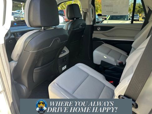 New 2025 Lincoln Navigator Reserve image 26