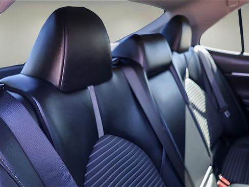 Used 2020 Toyota Camry SE image 25