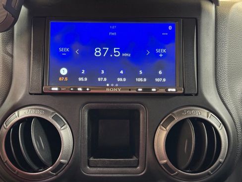 Used 2017 Jeep Wrangler Sport w/ Quick Order Package 24S AWD/4WD image 28