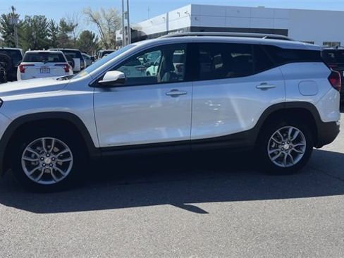 Certified 2022 GMC Terrain SLT image 5